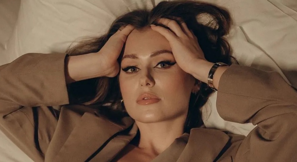 Nadyā Kuleshova lying down, looking upward with her fingers in her hair