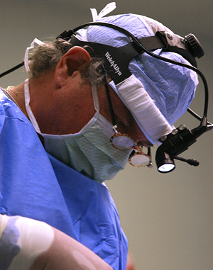Dr Johan Brahme performing surgery at LJC Dr. Brahme in surgery